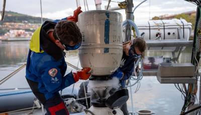 Stockage d’échantillons en cuve d’azote liquide – solution soutenue par Noblegen pour la conservation cryogénique